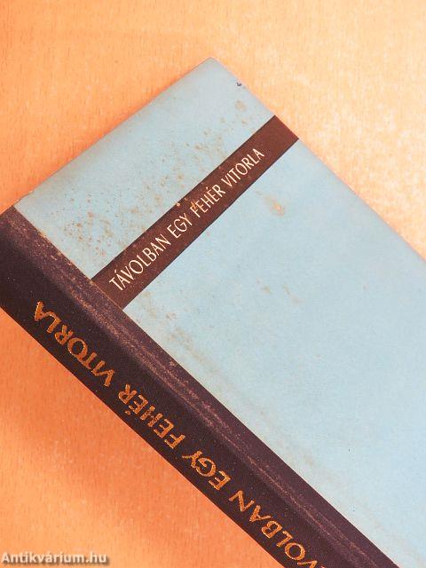 Távolban egy fehér vitorla