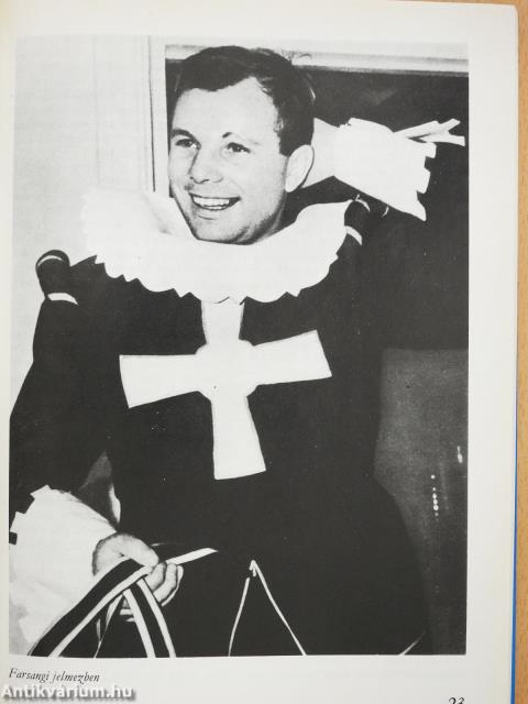 Emberek a világűrben (dedikált példány)