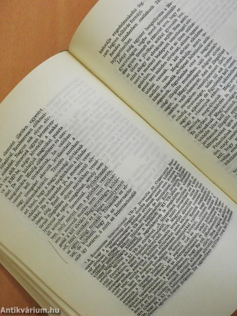 Dokumentumok a magyar forradalmi munkásmozgalom történetéből I. (többszörösen dedikált példány)
