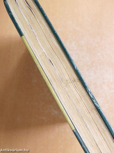 »...fáradtan teszem le esténként koronámat...«