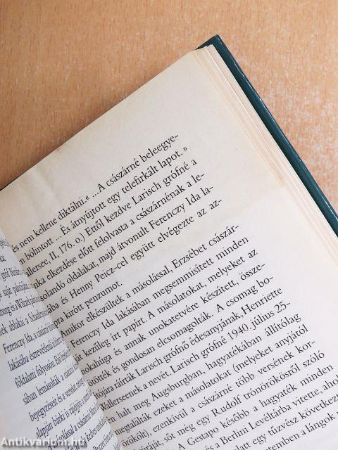 »...fáradtan teszem le esténként koronámat...«