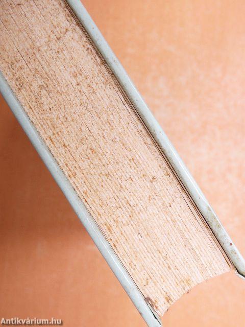 Hegyek, fák, füvek