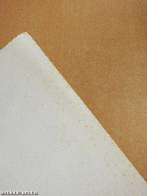 Lepel alatt ugrásra kész szobor