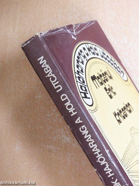 Hajóharang a Hold utcában