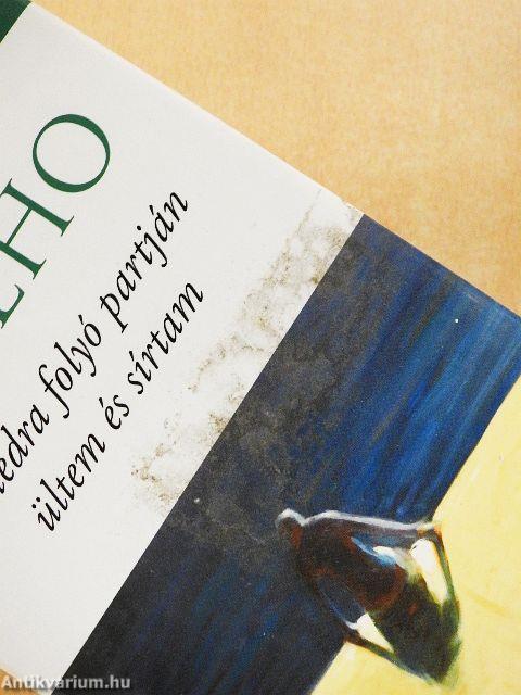 A Piedra folyó partján ültem, és sírtam