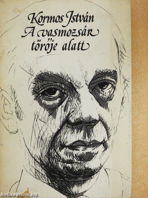 A vasmozsár törője alatt