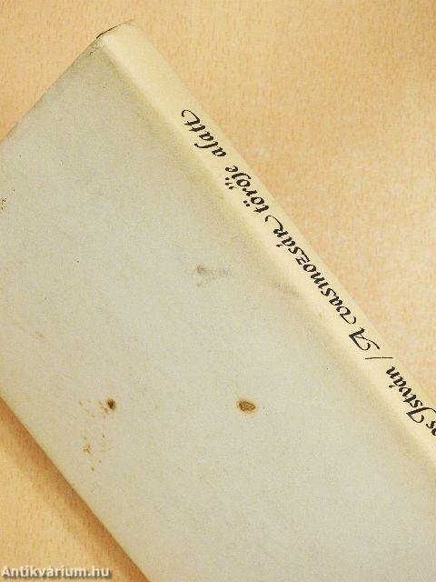 A vasmozsár törője alatt