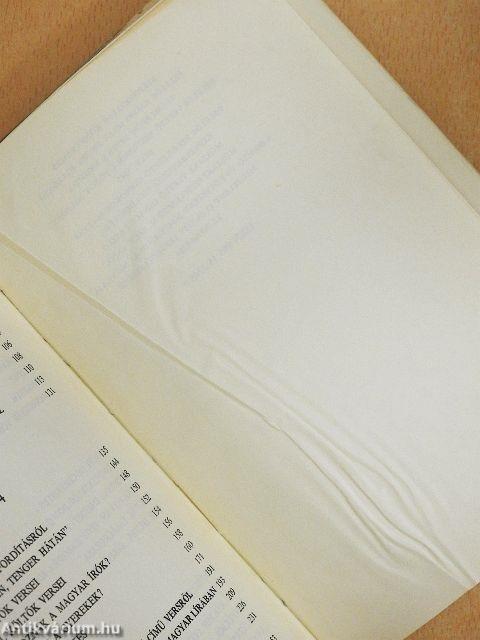 A vasmozsár törője alatt