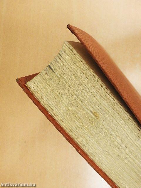 Réztábla a kapu alatt