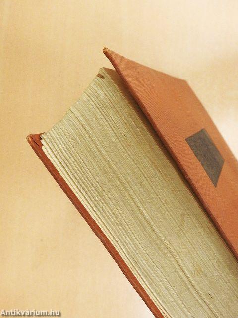 Réztábla a kapu alatt