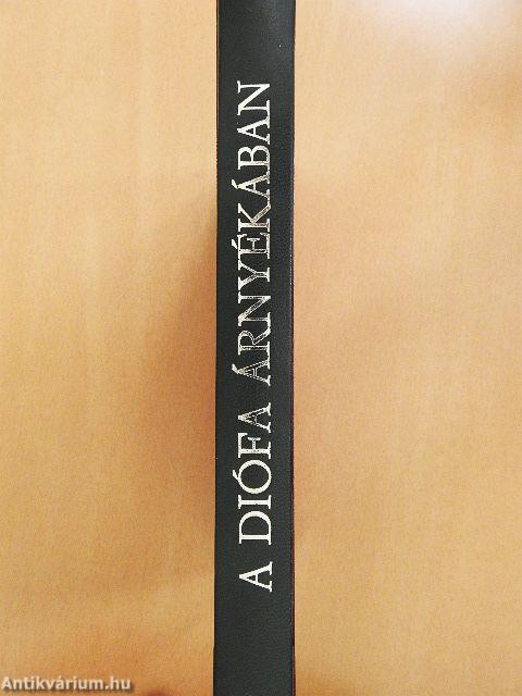 A diófa árnyékában