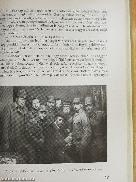 Emberek és szobrok