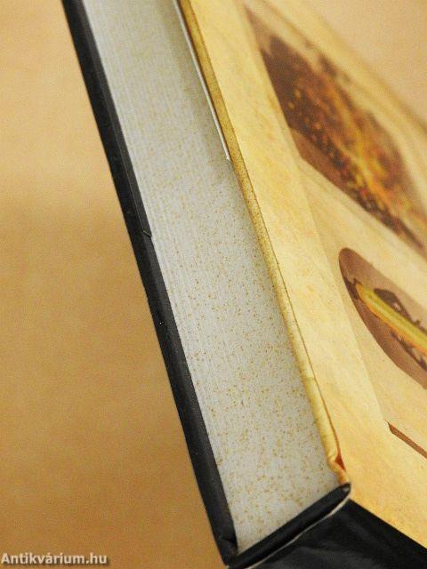 A vers ablakán kihajolva