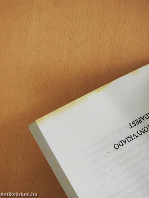 Gyermekkor, földi körülmények között (dedikált példány)