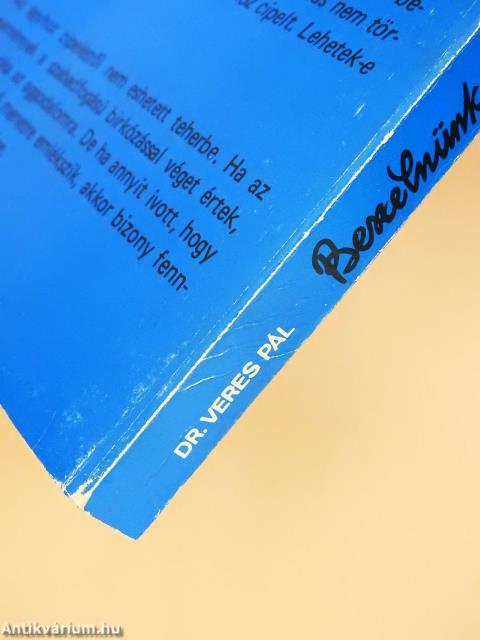 Beszélnünk kell róla (dedikált példány)