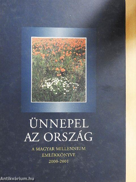 Ünnepel az ország