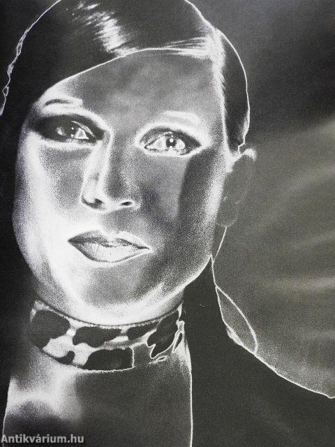 Katharina Sieverding: Close Up