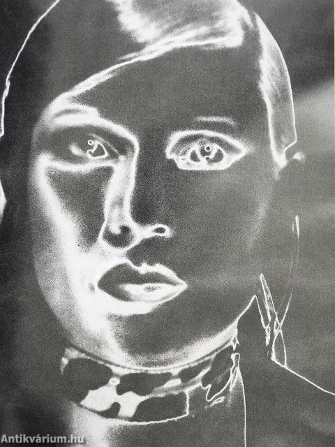 Katharina Sieverding: Close Up