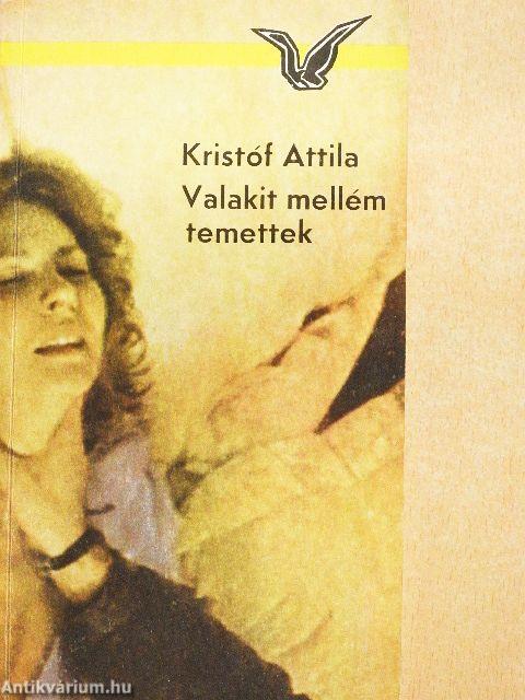 Valakit mellém temettek
