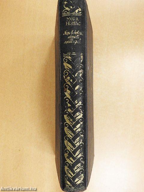 Napok, holdak, elmúlt csillagok