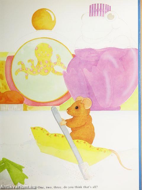 Chester the Mouse - Look and Find Book