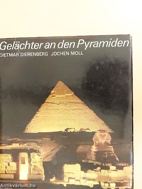 Gelächter an den Pyramiden