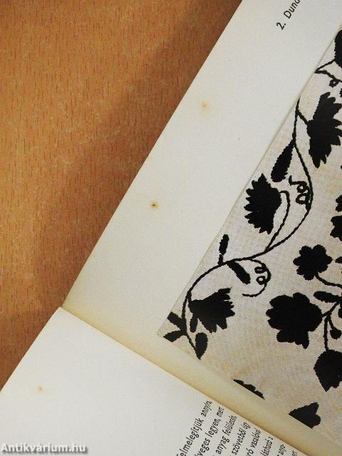 Kelmék és hímzések