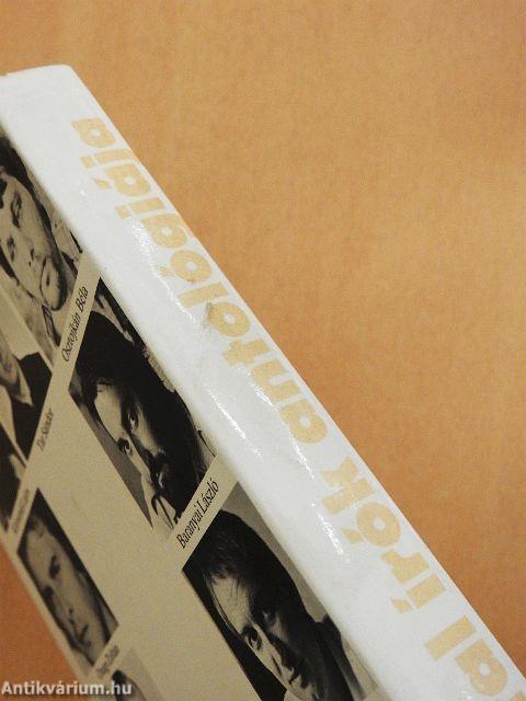 Isten tenyerén ülünk