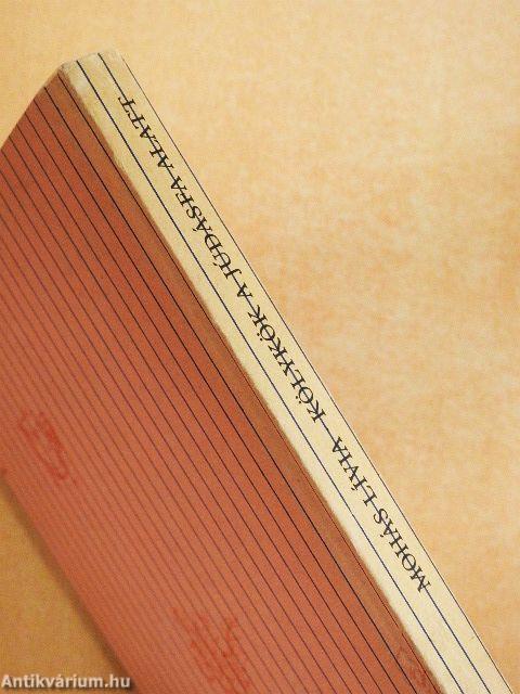 Kölykök a júdásfa alatt