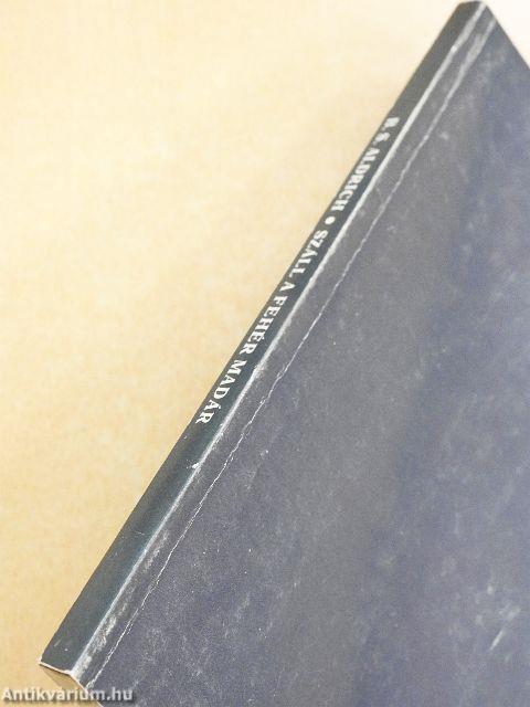 Száll a fehér madár