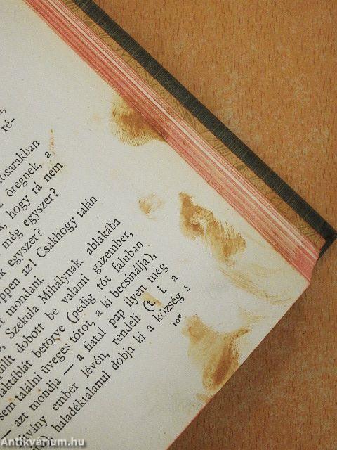 A beszélő köntös/A lohinai fű