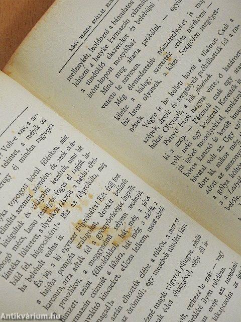 A beszélő köntös/A lohinai fű