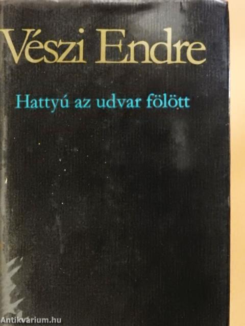 Hattyú az udvar fölött (dedikált példány)