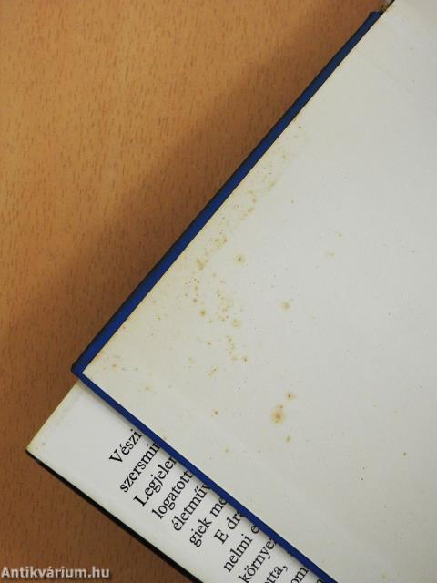 Hattyú az udvar fölött (dedikált példány)