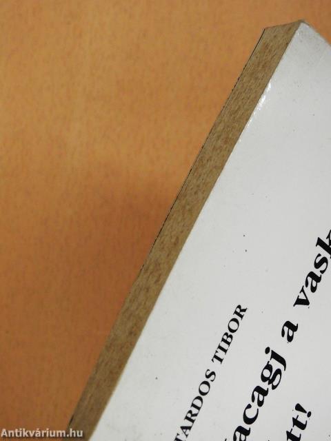 Kacagj a vaskerék alatt! (dedikált példány)