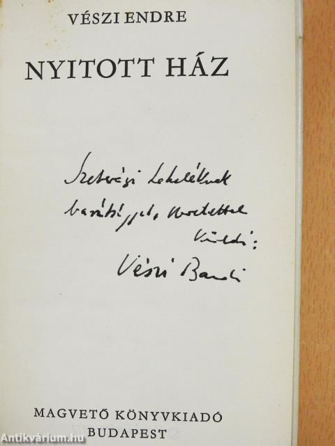 Nyitott ház (dedikált példány)