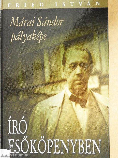 Író esőköpenyben