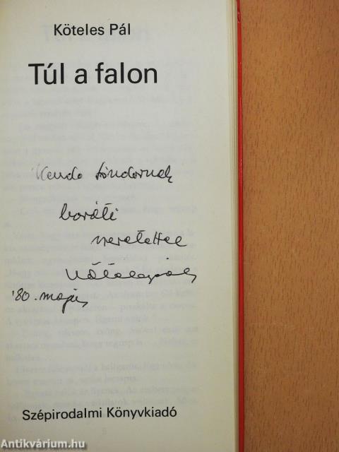 Túl a falon (dedikált példány)