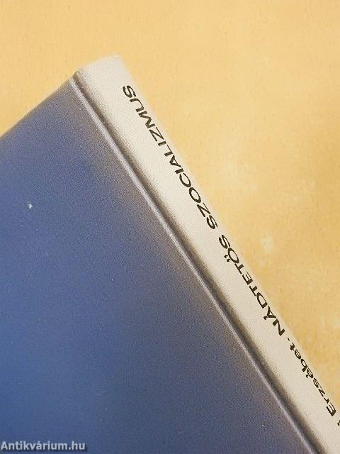 Nádtetős szocializmus