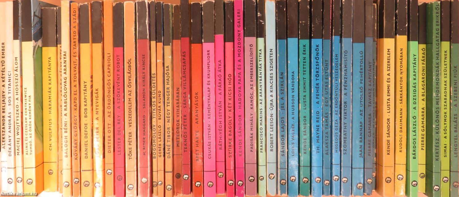 "45 kötet a Delfin könyvek sorozatból (nem teljes sorozat)"