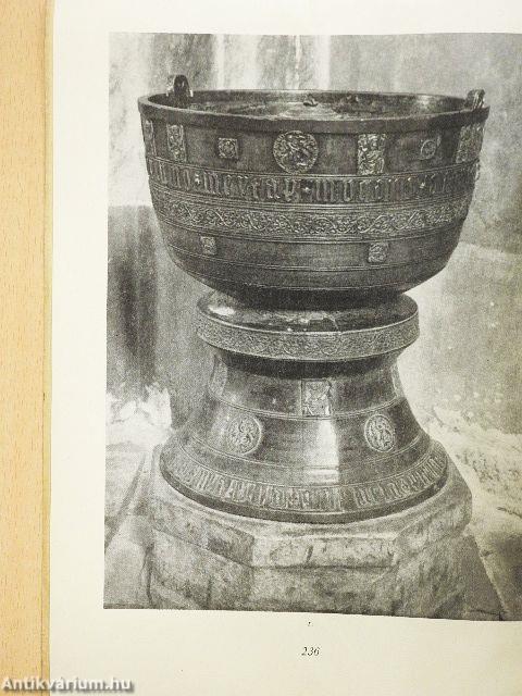 A bronz keresztelőmedence a gyöngyösi Szent Bertalan templomban