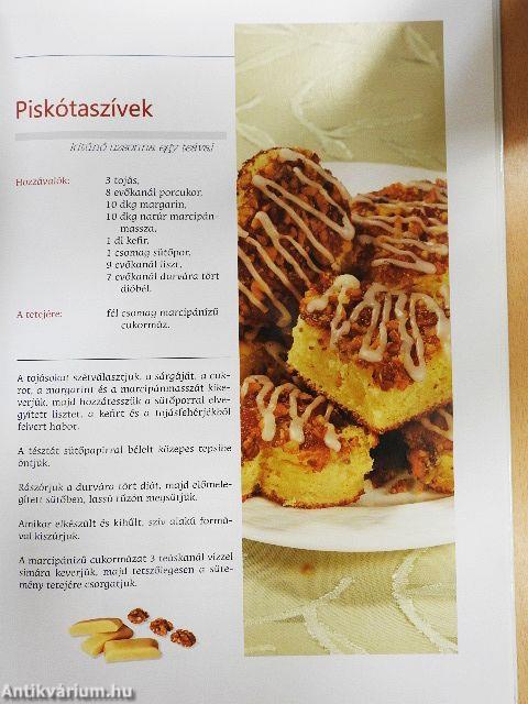 Édes házi sütemények kanállal kimérve