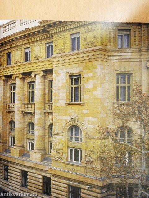 A Tour in the Palace of Money