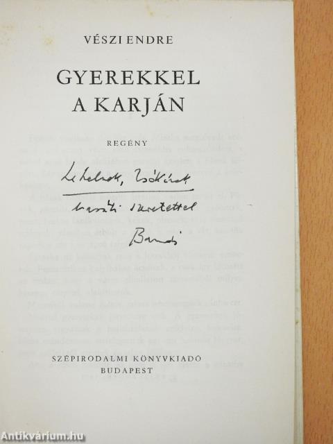Gyerekkel a karján (dedikált példány)