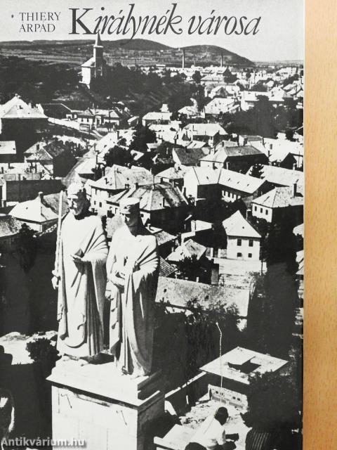 Királynék városa (dedikált példány)