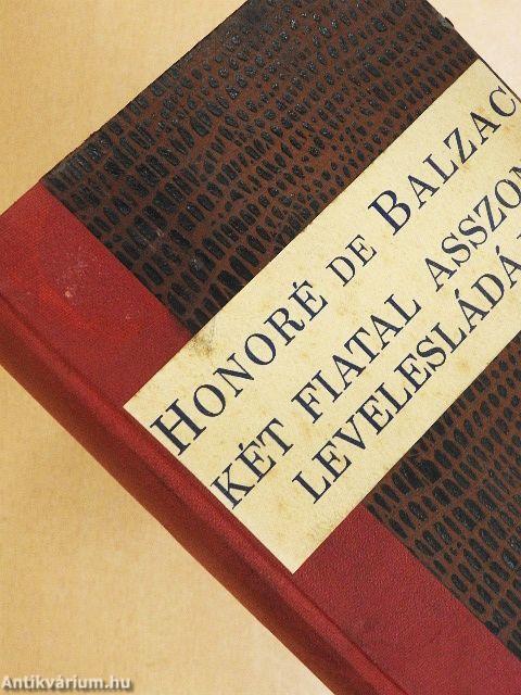 Két fiatal asszony levelesládája