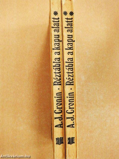 Réztábla a kapu alatt I-II.