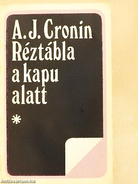 Réztábla a kapu alatt I-II.