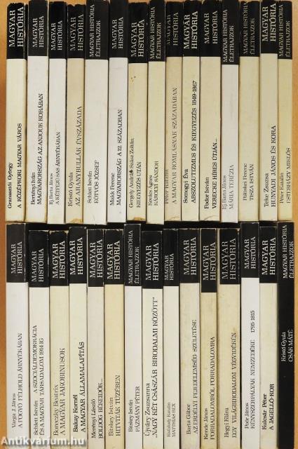 "30 kötet a Magyar História sorozatból (nem teljes sorozat)"