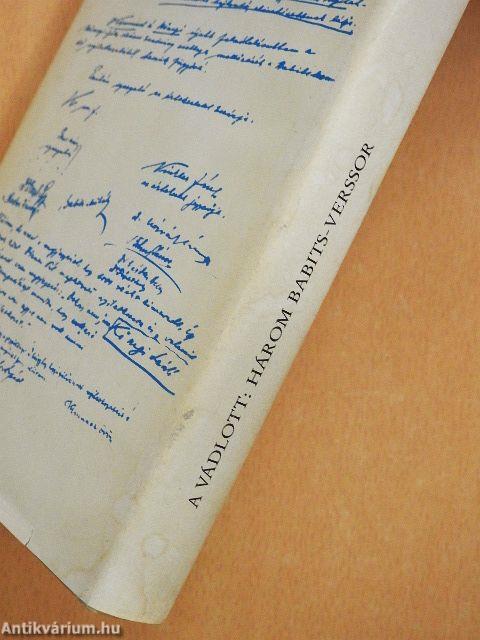 A vádlott: Három Babits-verssor